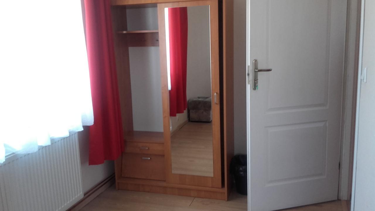 Hostel Lotniskowy Гданьск Экстерьер фото